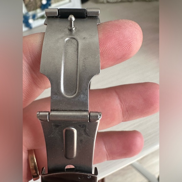 Guess rhinestone water resistant steel wrist watch *has not been tested* - Picture 10 of 16